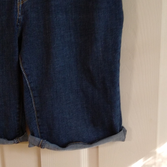 Levi's  Bermuda Hi rise shorts size 31 - Picture 4 of 5